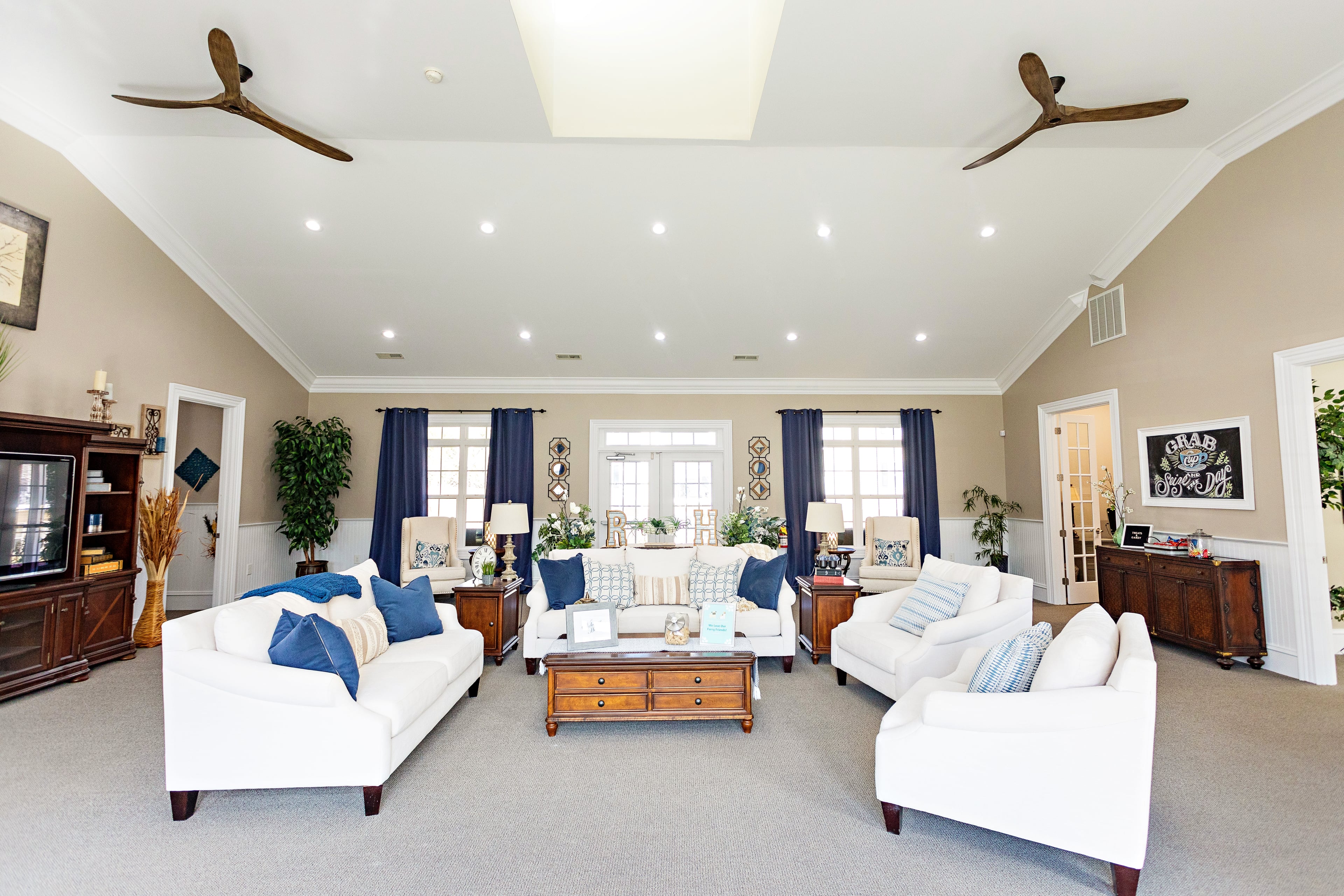 The clubhouse lounge at The Pointe at Robinhood Village